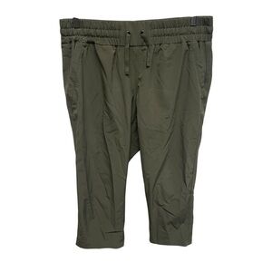 Champion women’s activewear pants capris sage green size large